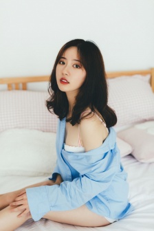 一面亲一面膜下奶